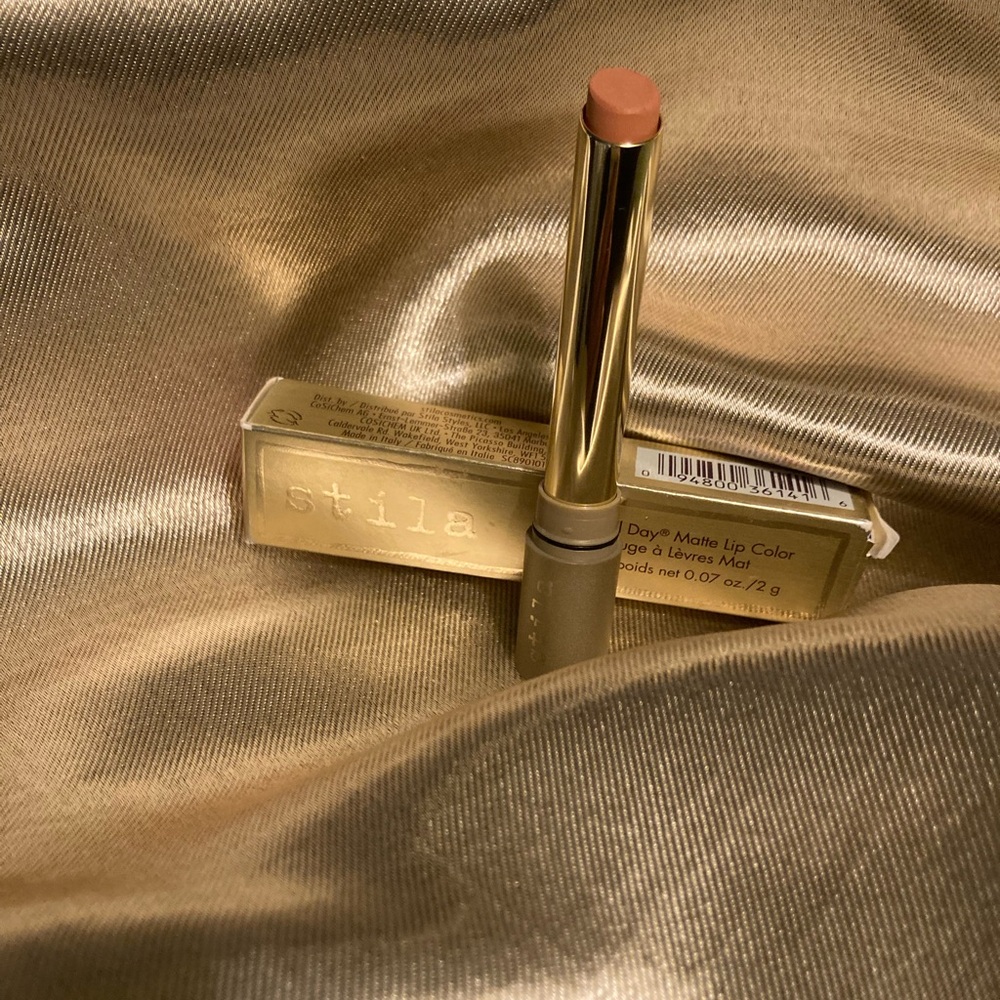 Stila Matte Lip color in kiss ass - Picture 2 of 4
